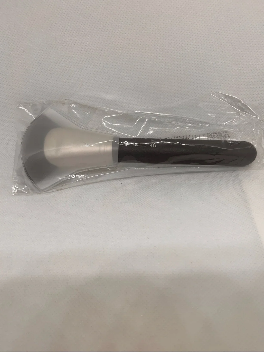 MAC 141S Synthetic Face Fan Bush